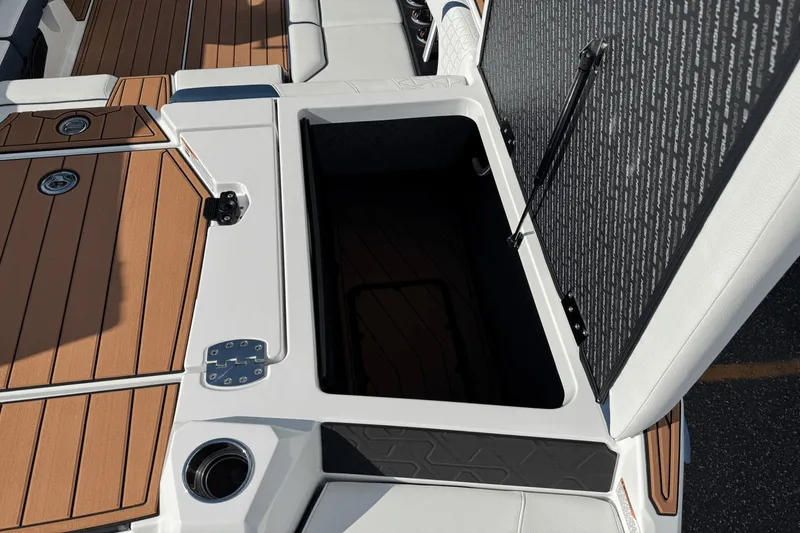 Slide: The Image of Nautique Super Air Nautique GS22 2026 - 11