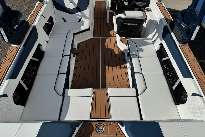Slide: The Image of Nautique Super Air Nautique GS22 2026 - 16