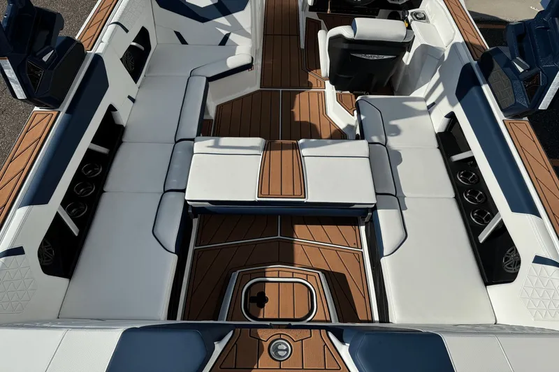 Slide: The Image of Nautique Super Air Nautique GS22 2026 - 17