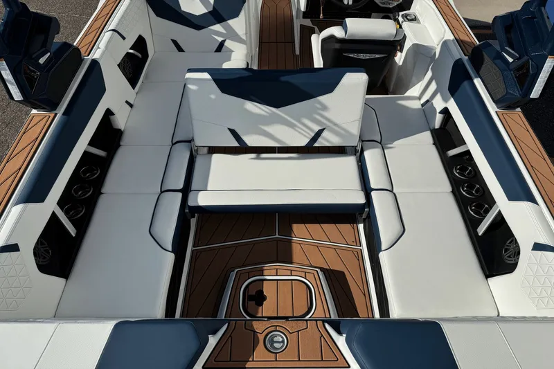 Slide: The Image of Nautique Super Air Nautique GS22 2026 - 18