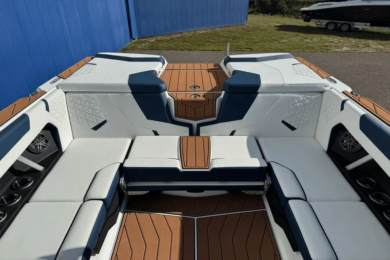 Slide: The Image of Nautique Super Air Nautique GS22 2026 - 19