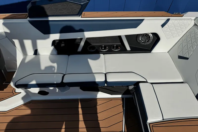 Slide: The Image of Nautique Super Air Nautique GS22 2026 - 21