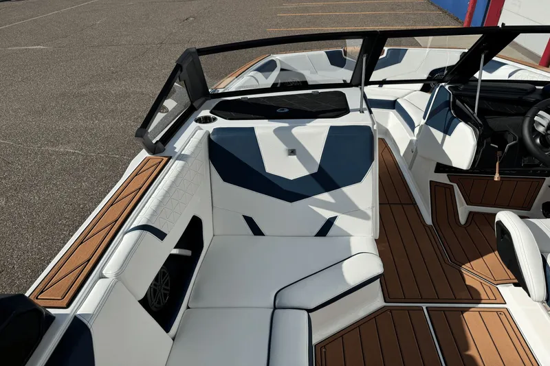 Slide: The Image of Nautique Super Air Nautique GS22 2026 - 30