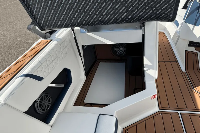 Slide: The Image of Nautique Super Air Nautique GS22 2026 - 32
