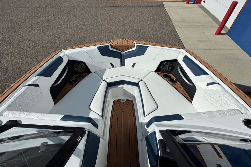 Slide: The Image of Nautique Super Air Nautique GS22 2026 - 41