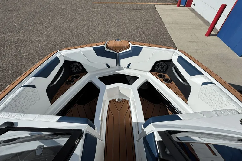Slide: The Image of Nautique Super Air Nautique GS22 2026 - 42