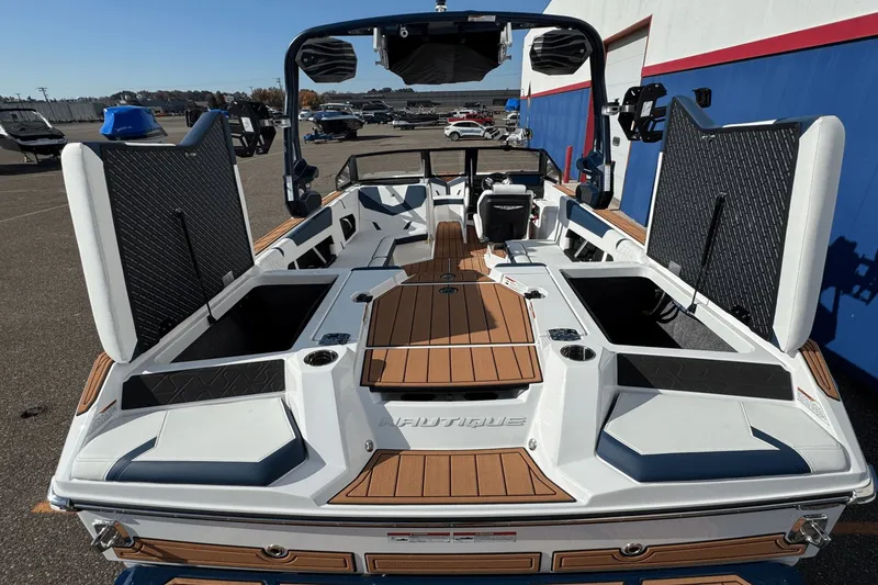Slide: The Image of Nautique Super Air Nautique GS22 2026 - 9