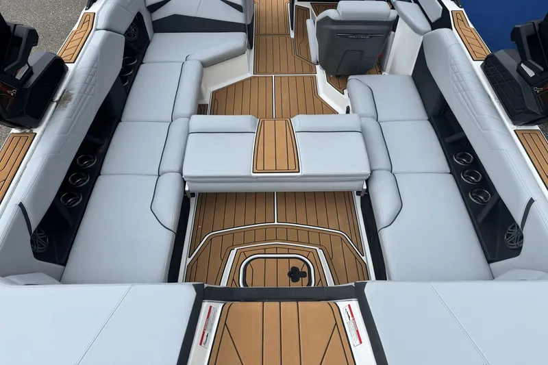 Slide: The Image of Nautique Super Air Nautique S23 2026 - 21