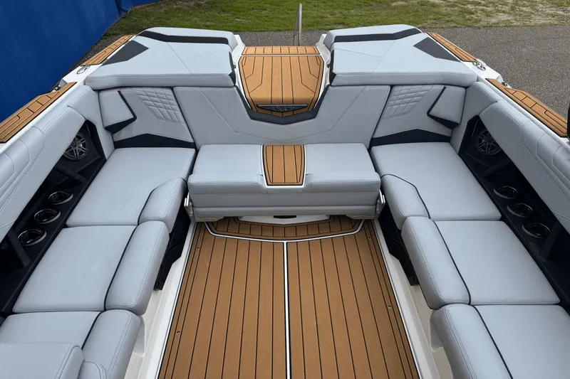 Slide: The Image of Nautique Super Air Nautique S23 2026 - 24