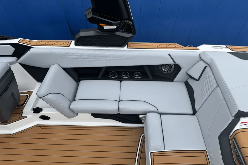 Slide: The Image of Nautique Super Air Nautique S23 2026 - 30