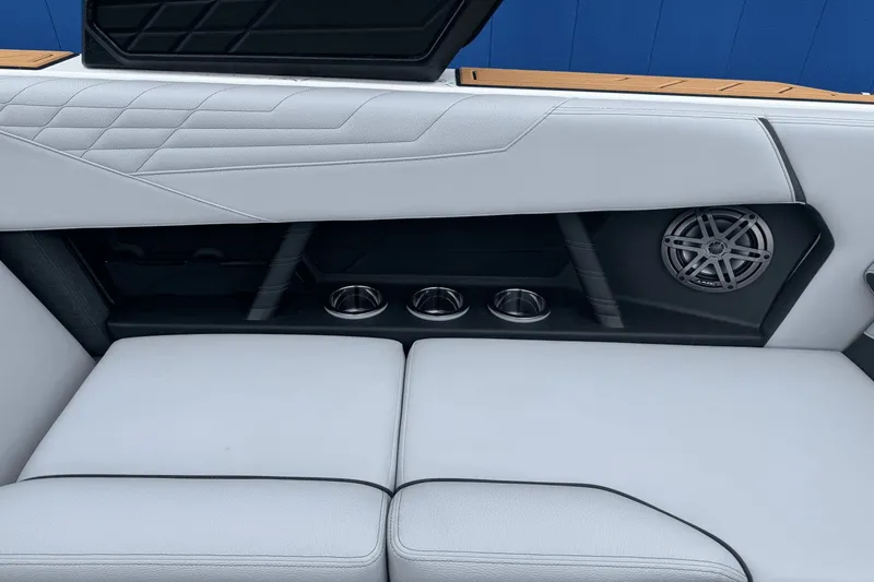 Slide: The Image of Nautique Super Air Nautique S23 2026 - 31