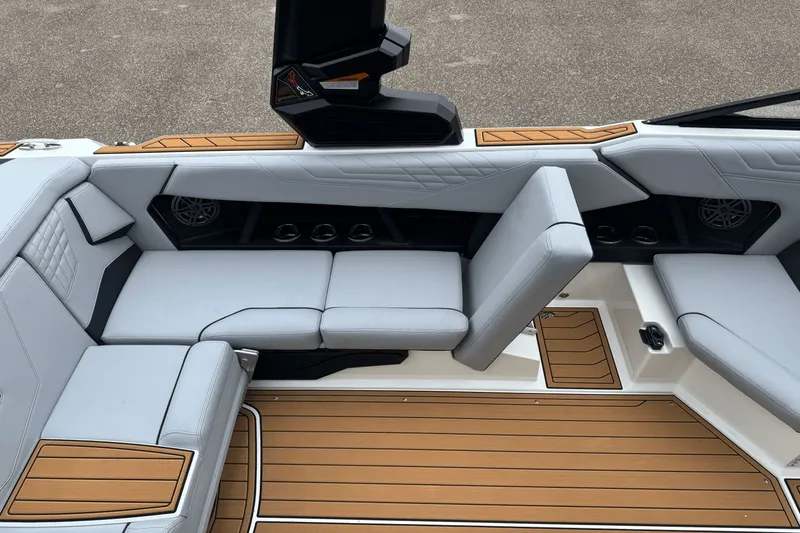 Slide: The Image of Nautique Super Air Nautique S23 2026 - 34