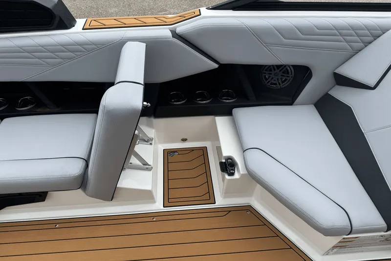 Slide: The Image of Nautique Super Air Nautique S23 2026 - 35