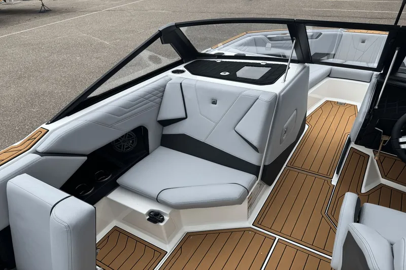 Slide: The Image of Nautique Super Air Nautique S23 2026 - 36