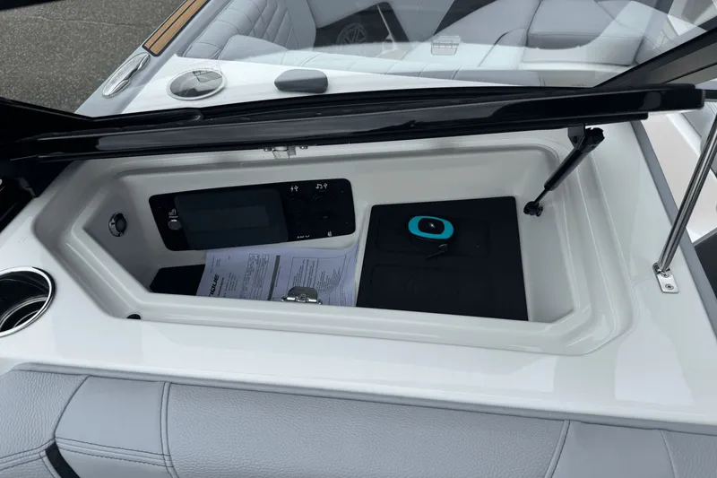Slide: The Image of Nautique Super Air Nautique S23 2026 - 41