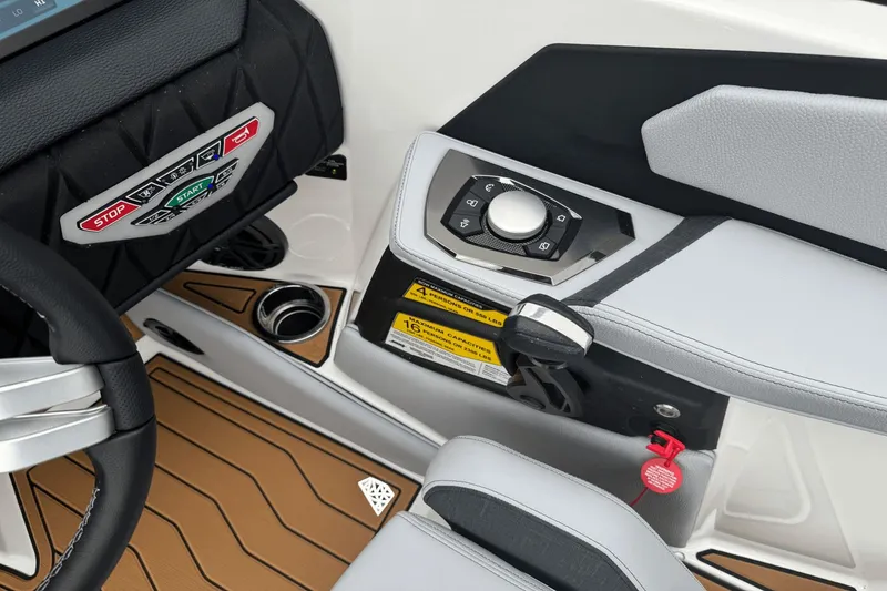 Slide: The Image of Nautique Super Air Nautique S23 2026 - 47
