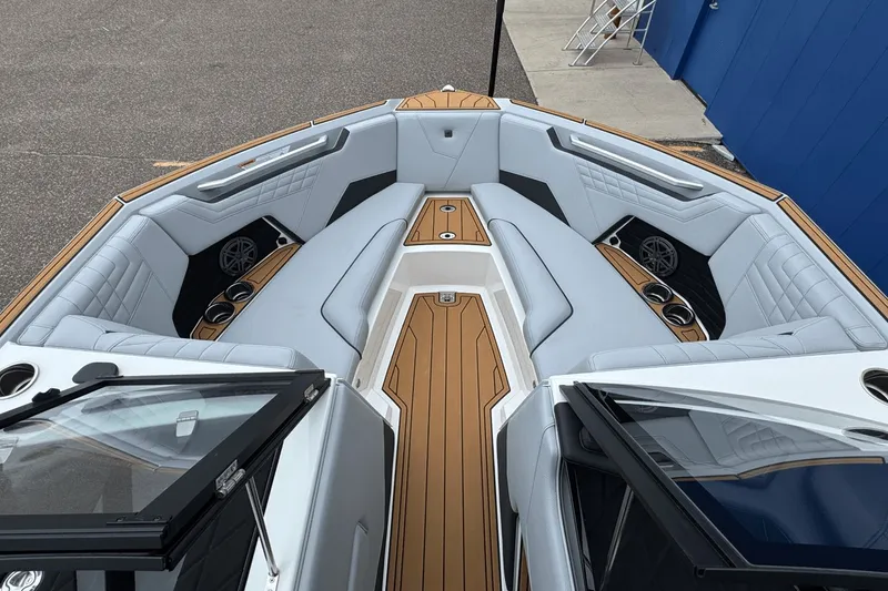 Slide: The Image of Nautique Super Air Nautique S23 2026 - 52