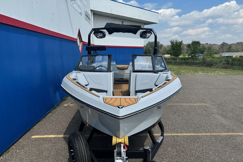 Slide: The Image of Nautique Super Air Nautique S21 2026 - 1