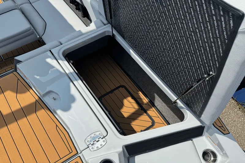 Slide: The Image of Nautique Super Air Nautique S21 2026 - 12