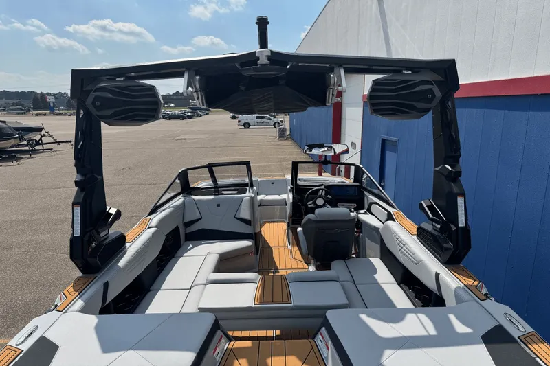 Slide: The Image of Nautique Super Air Nautique S21 2026 - 13