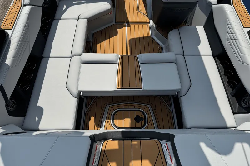 Slide: The Image of Nautique Super Air Nautique S21 2026 - 17