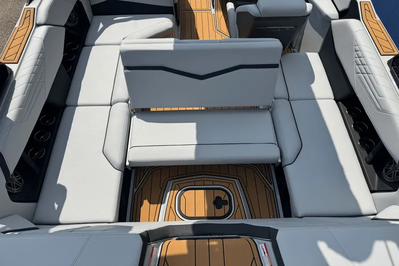 Slide: The Image of Nautique Super Air Nautique S21 2026 - 18