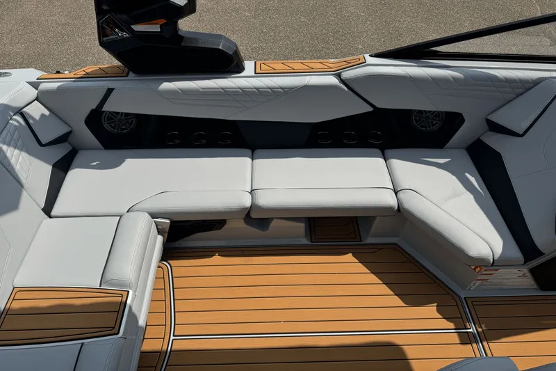 Slide: The Image of Nautique Super Air Nautique S21 2026 - 20