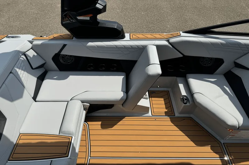 Slide: The Image of Nautique Super Air Nautique S21 2026 - 21