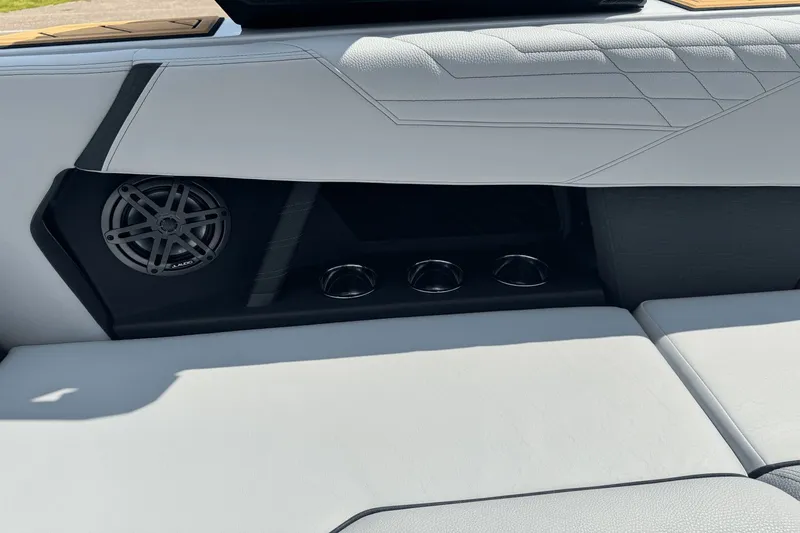Slide: The Image of Nautique Super Air Nautique S21 2026 - 22