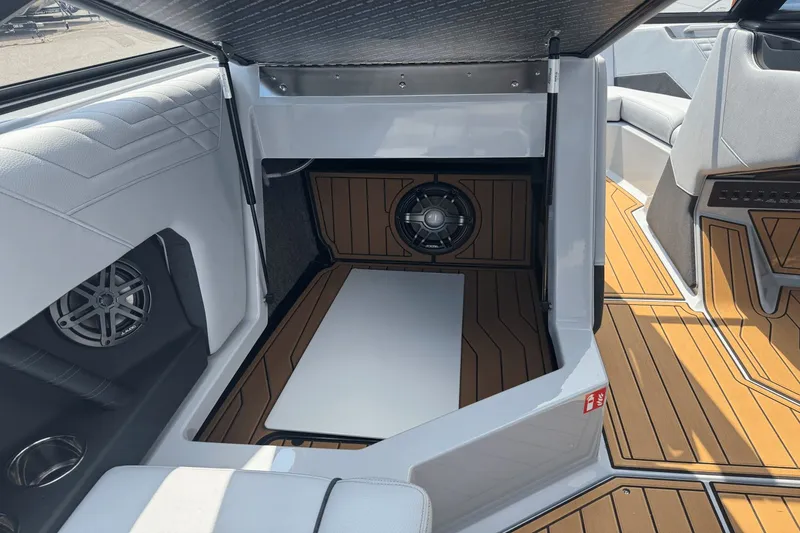 Slide: The Image of Nautique Super Air Nautique S21 2026 - 26