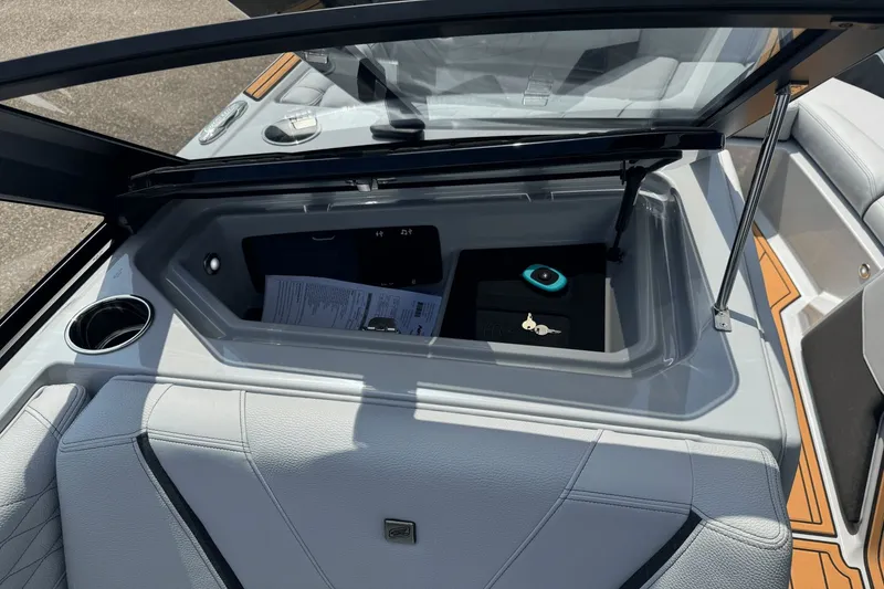 Slide: The Image of Nautique Super Air Nautique S21 2026 - 28