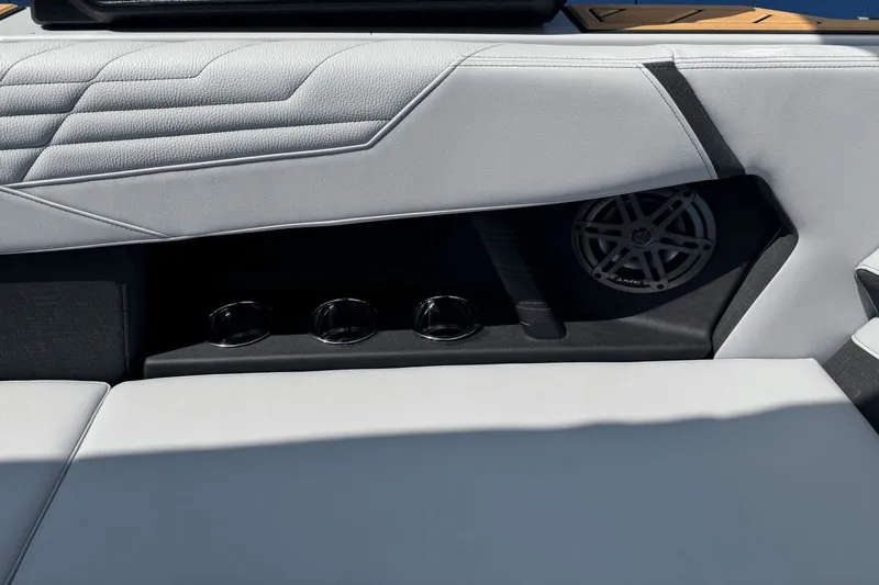 Slide: The Image of Nautique Super Air Nautique S21 2026 - 33