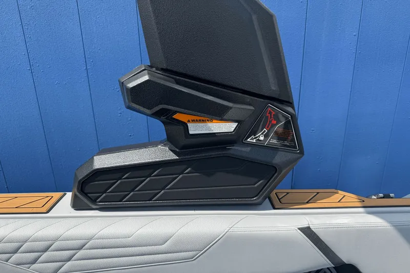 Slide: The Image of Nautique Super Air Nautique S21 2026 - 34