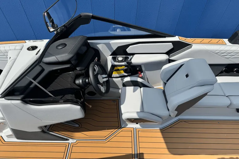 Slide: The Image of Nautique Super Air Nautique S21 2026 - 35