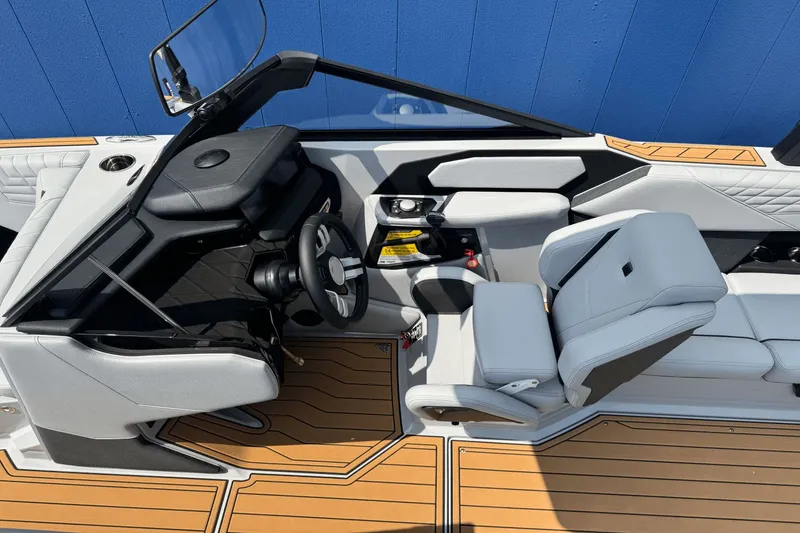 Slide: The Image of Nautique Super Air Nautique S21 2026 - 36