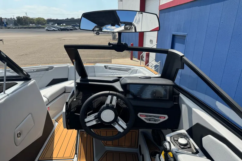Slide: The Image of Nautique Super Air Nautique S21 2026 - 37