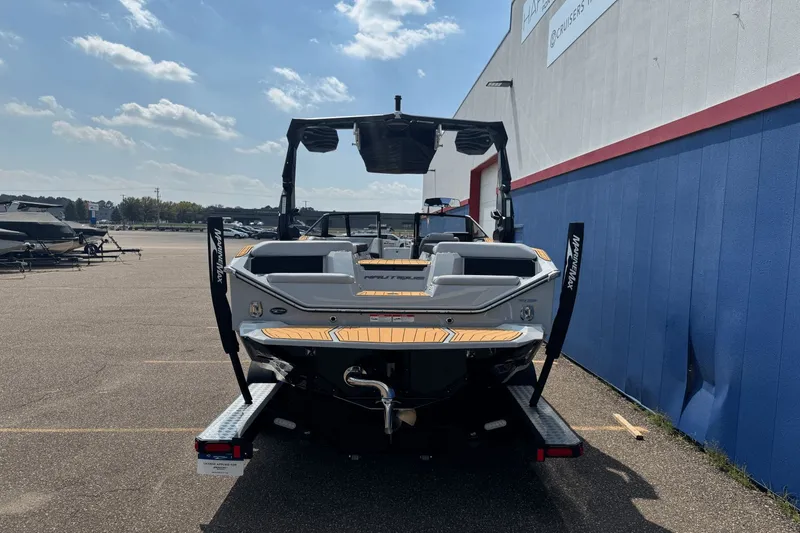 Slide: The Image of Nautique Super Air Nautique S21 2026 - 4