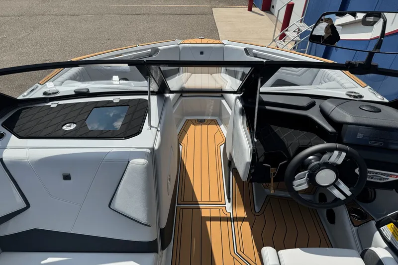 Slide: The Image of Nautique Super Air Nautique S21 2026 - 41