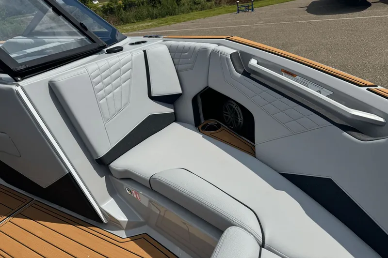 Slide: The Image of Nautique Super Air Nautique S21 2026 - 47