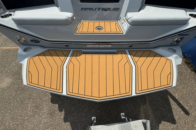 Slide: The Image of Nautique Super Air Nautique S21 2026 - 5