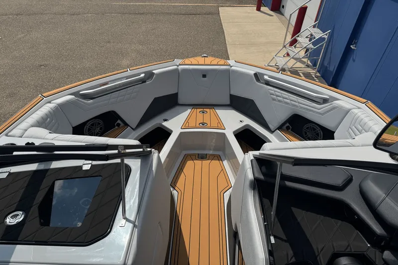 Slide: The Image of Nautique Super Air Nautique S21 2026 - 50