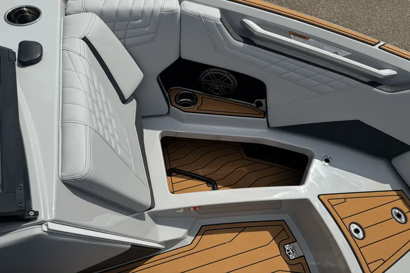 Slide: The Image of Nautique Super Air Nautique S21 2026 - 51