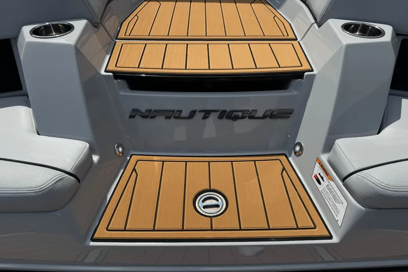 Slide: The Image of Nautique Super Air Nautique S21 2026 - 7