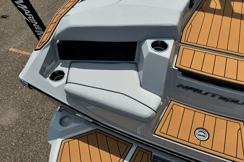 Slide: The Image of Nautique Super Air Nautique S21 2026 - 8
