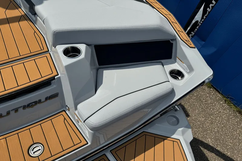Slide: The Image of Nautique Super Air Nautique S21 2026 - 9