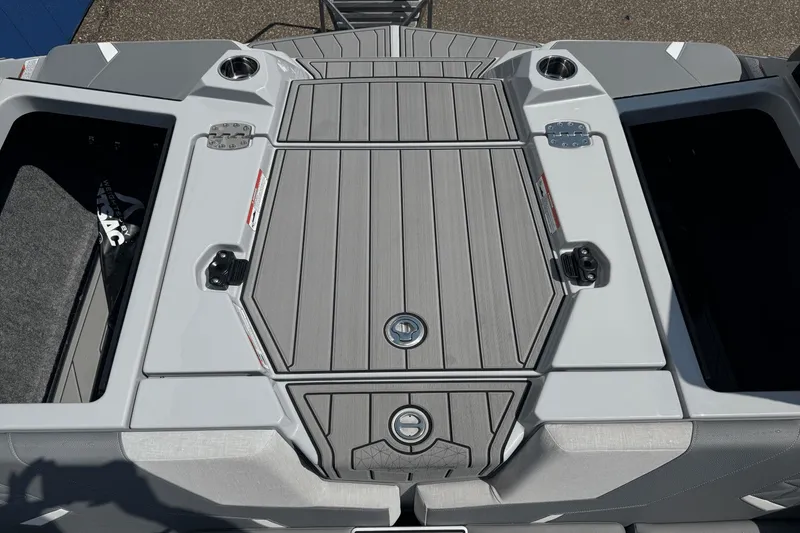 Slide: The Image of Nautique Super Air Nautique GS24 2026 - 10