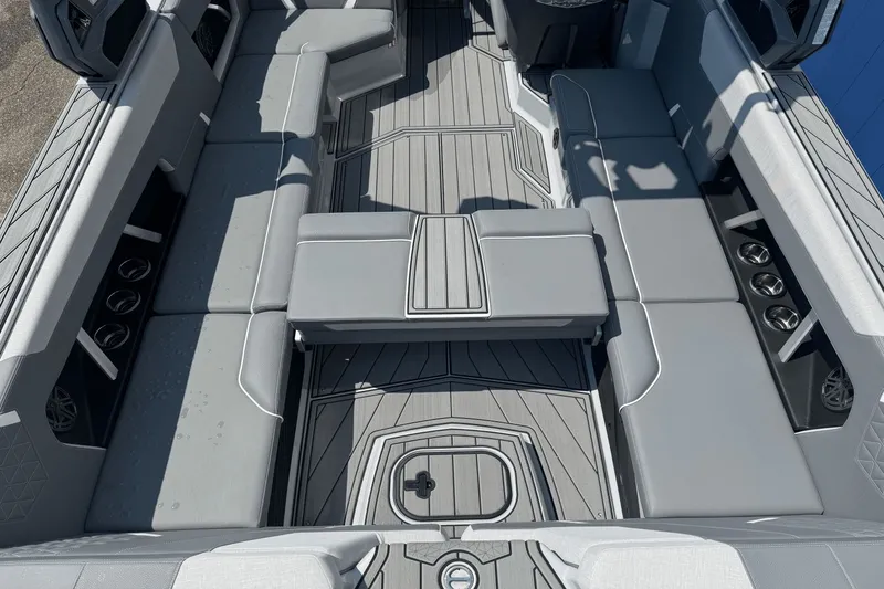 Slide: The Image of Nautique Super Air Nautique GS24 2026 - 13
