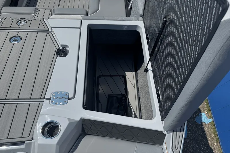 Slide: The Image of Nautique Super Air Nautique GS24 2026 - 9