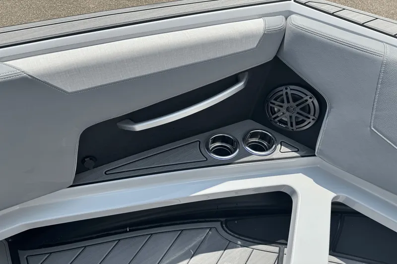 Slide: The Image of Nautique Super Air Nautique GS24 2026 - 42