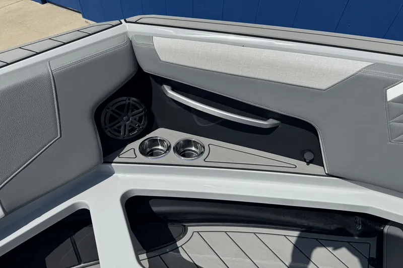 Slide: The Image of Nautique Super Air Nautique GS24 2026 - 43